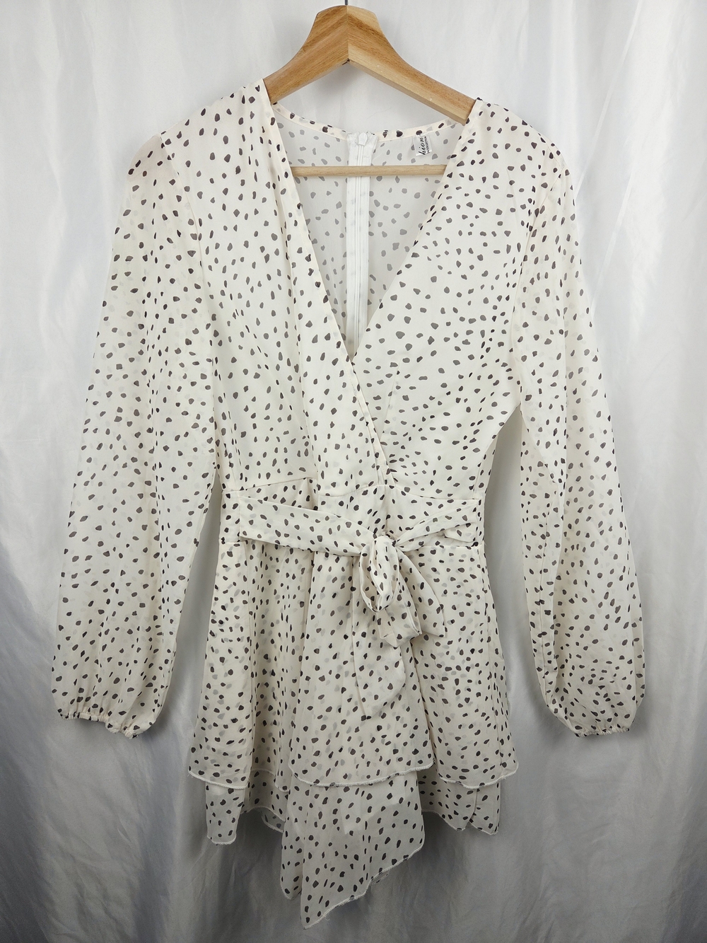 Fashion Ivory V Neck Long Sleeve Mini Romper Self Tie Waist Size Small